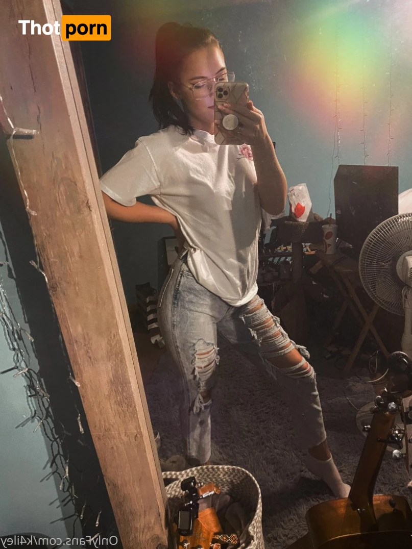 kailey with a four 3314913