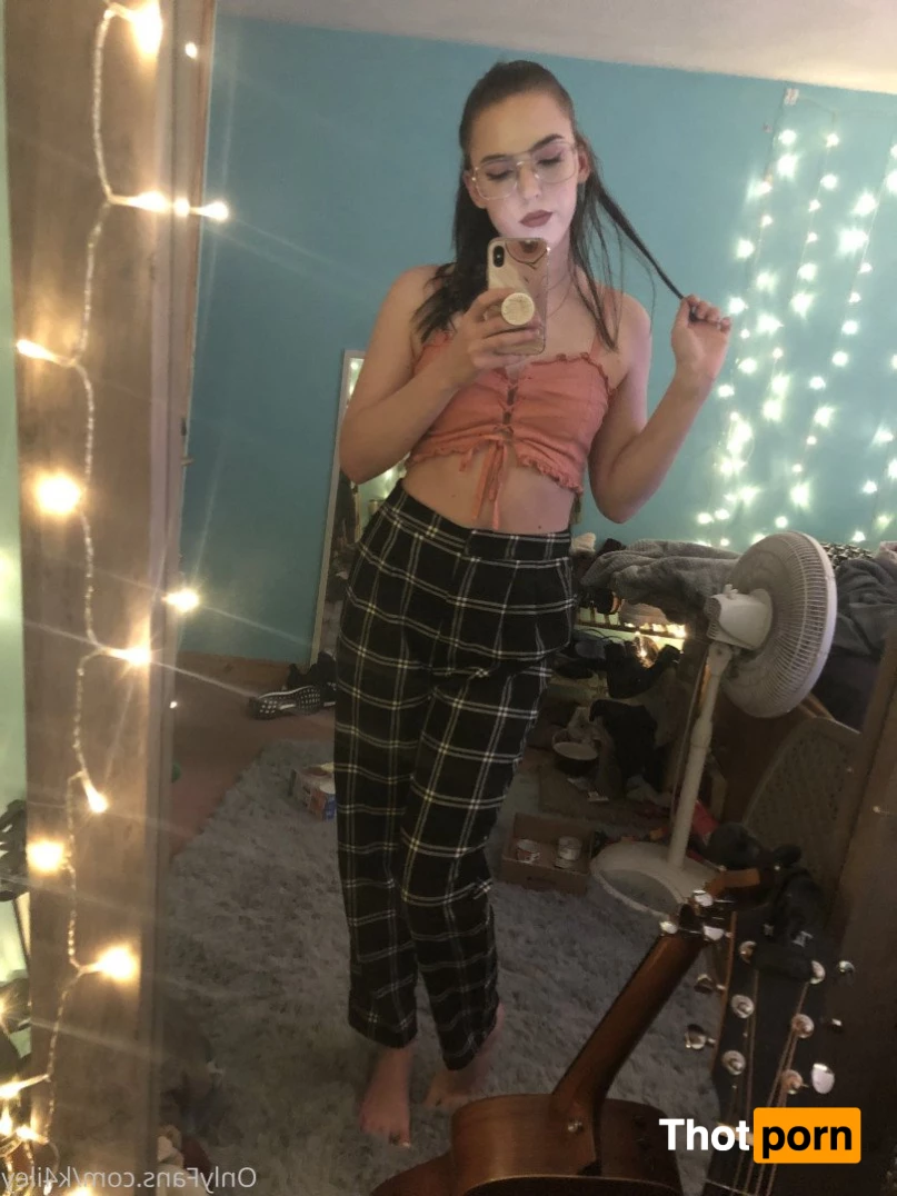 kailey with a four 3314924