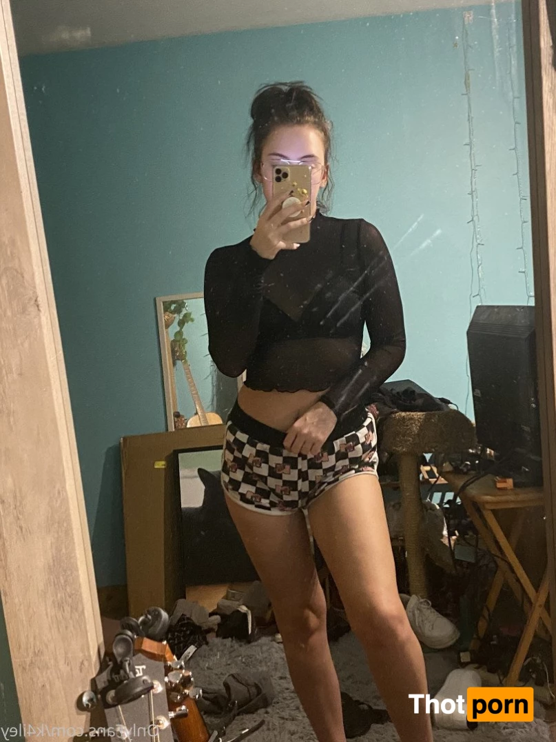 kailey with a four 3314956