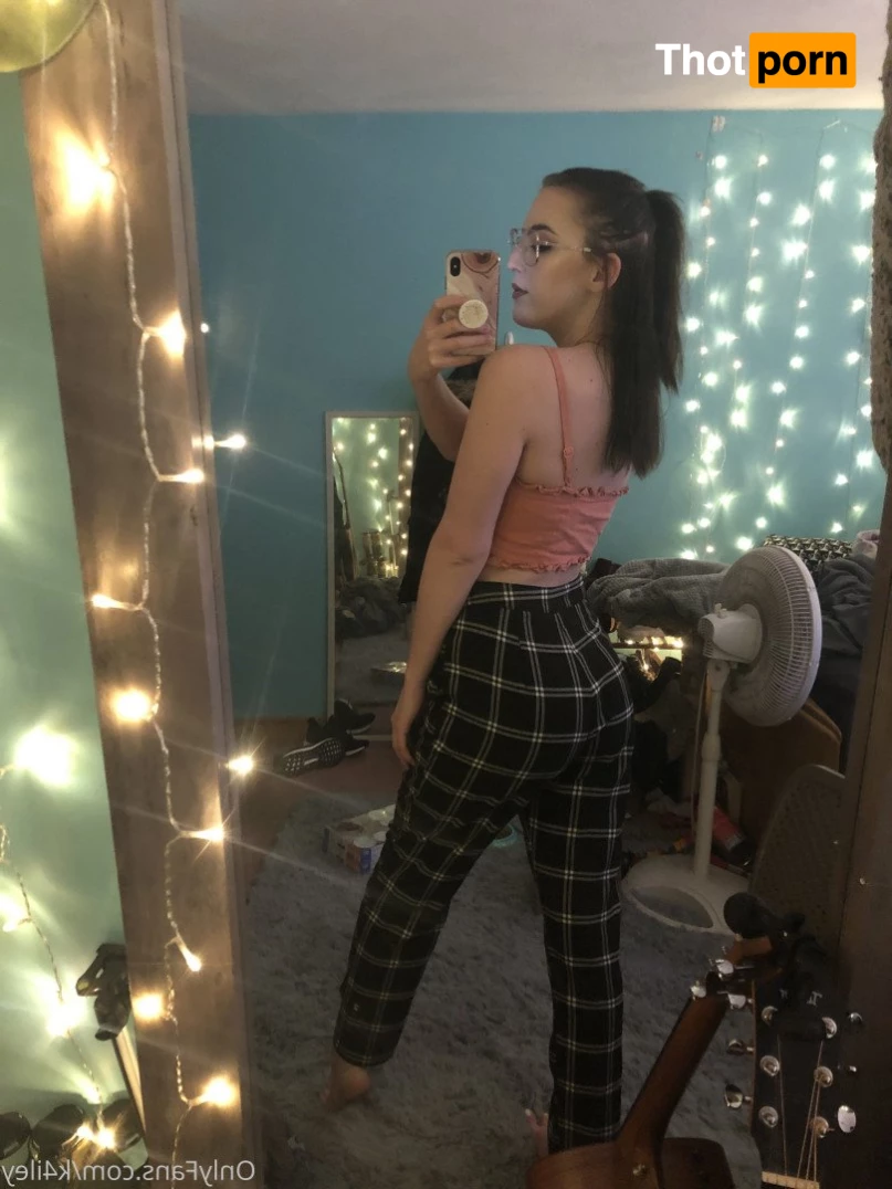 kailey with a four 3315092