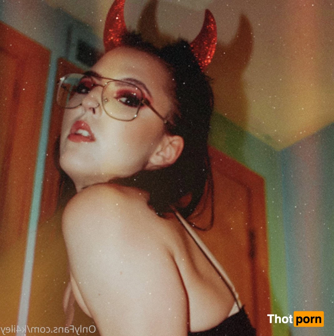 kailey with a four 3315277