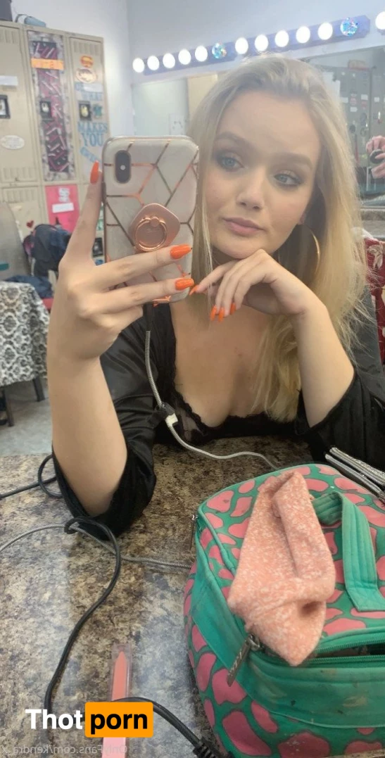 Kendra Xavia ✨FREE✨ 3284029