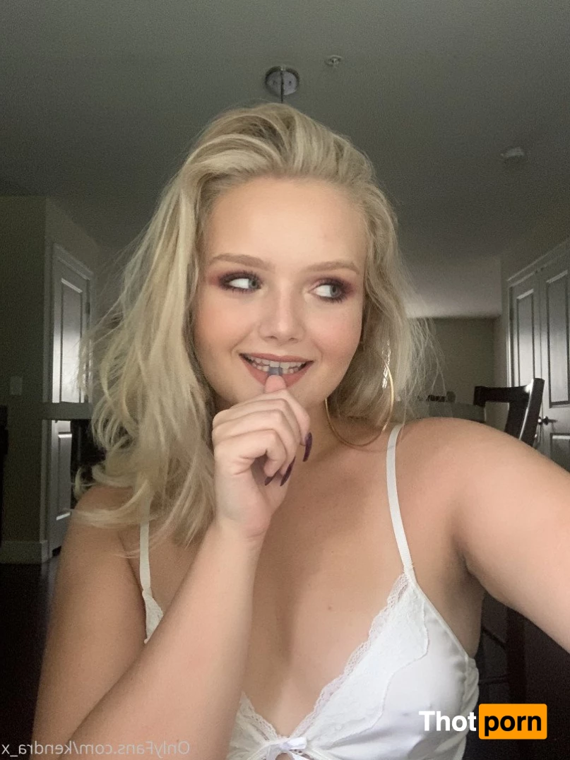 Kendra Xavia ✨FREE✨ 3284100