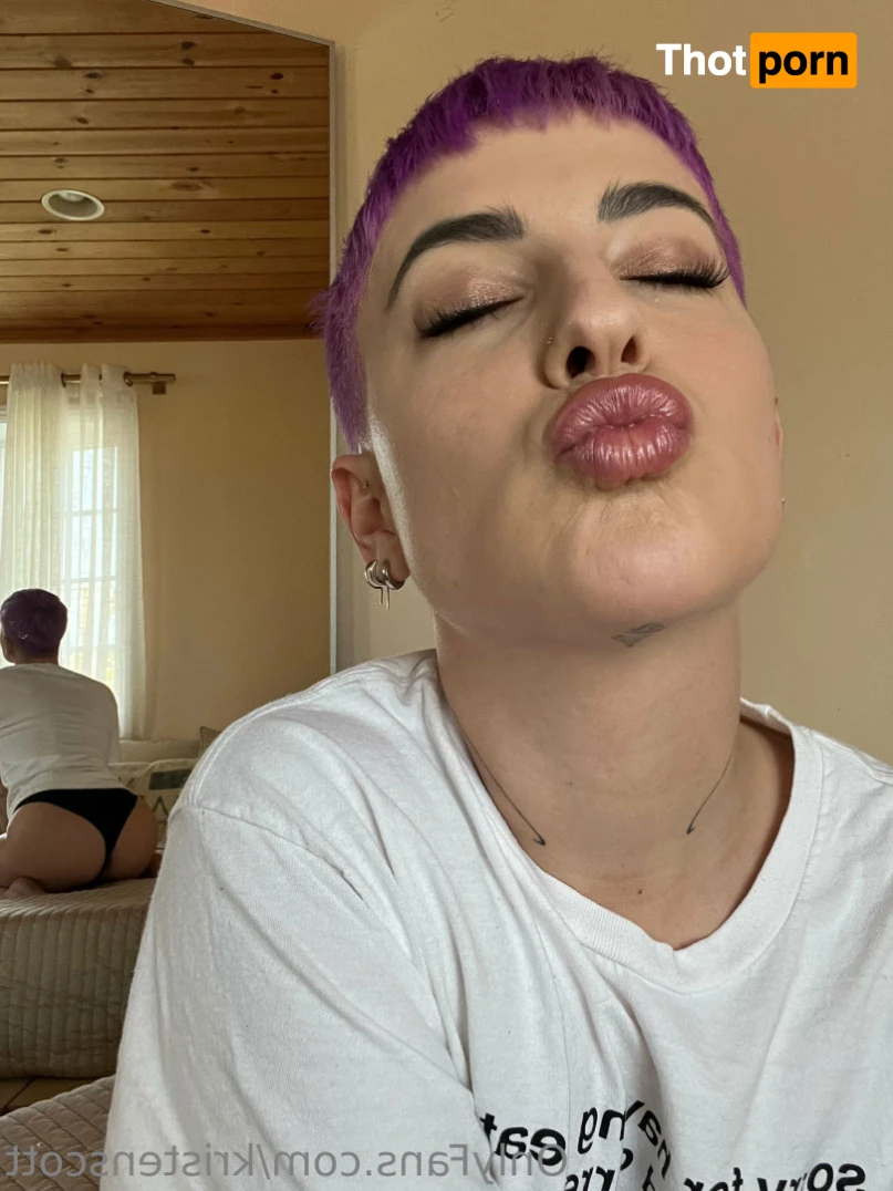 Kristen Scott 15587563