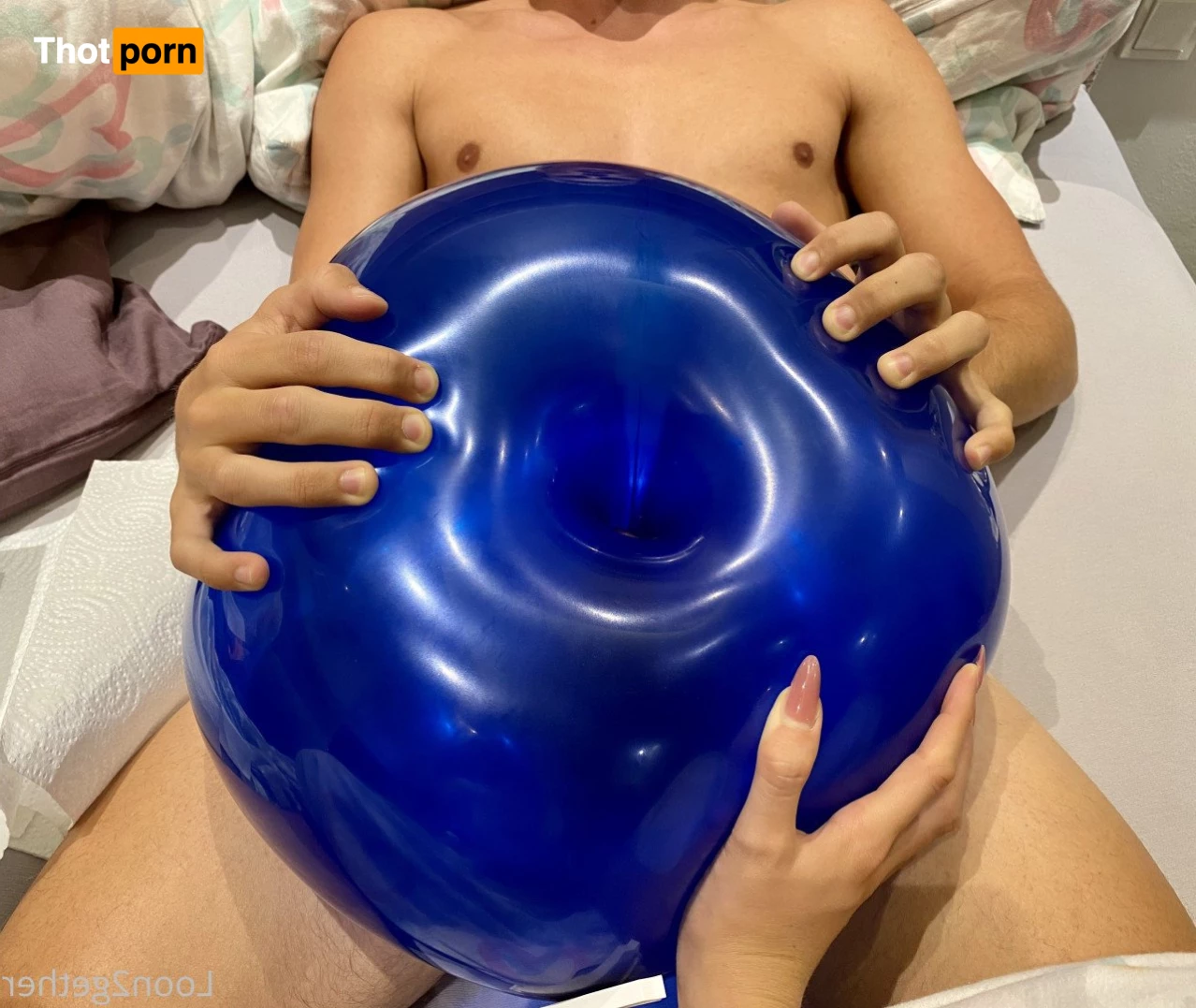 Looner Couple 3052119