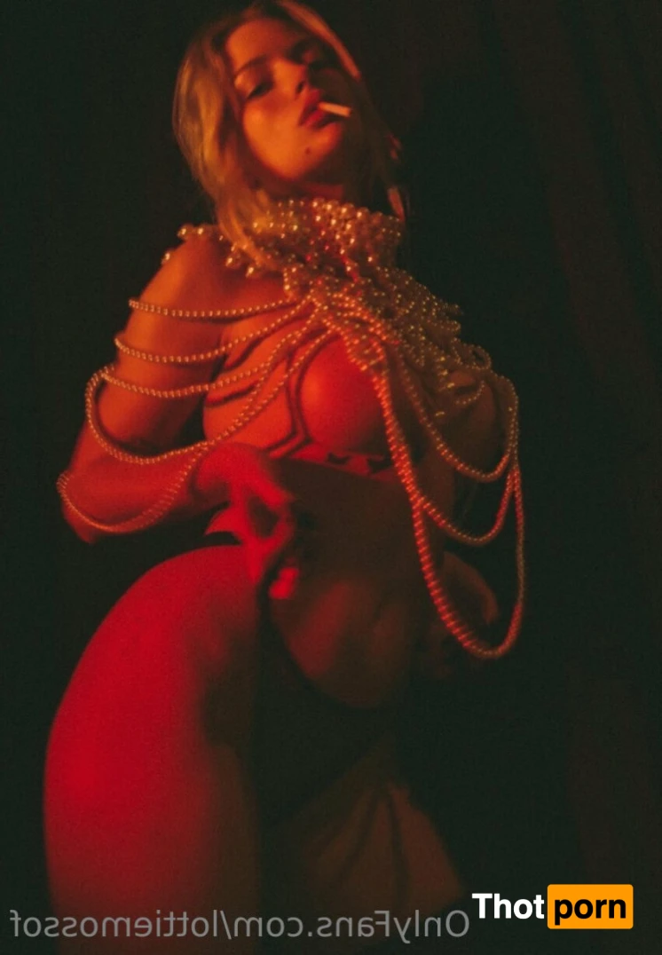 Lottie Moss 14934012