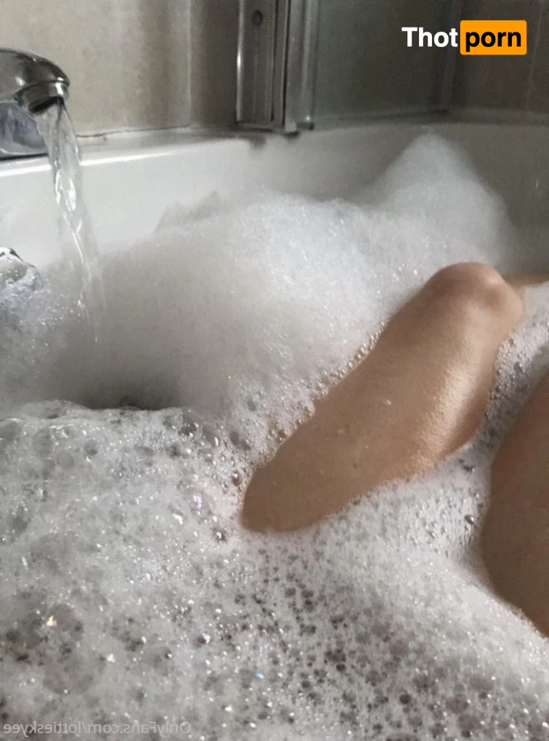 Get lost in my world 🧚🏻🦋 🧜🏻‍♀️ 🏝🌙🪐💫 3155697