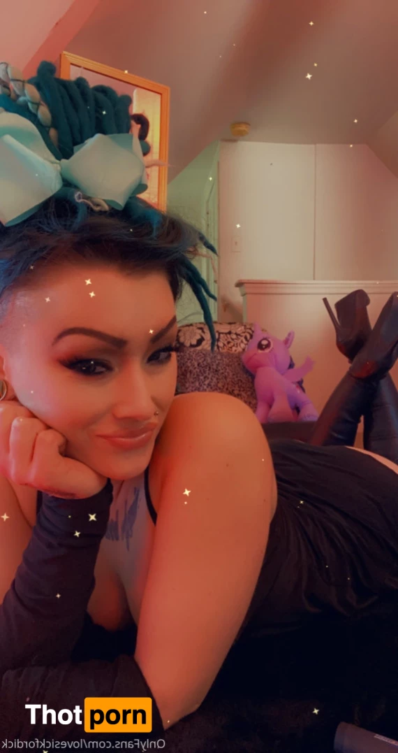 Roxie Lovesick 6231515