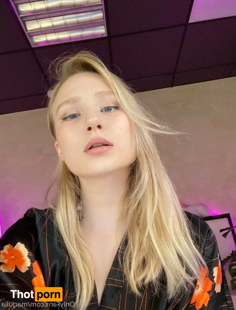 JULIA MAC 🍓🐱 3390252