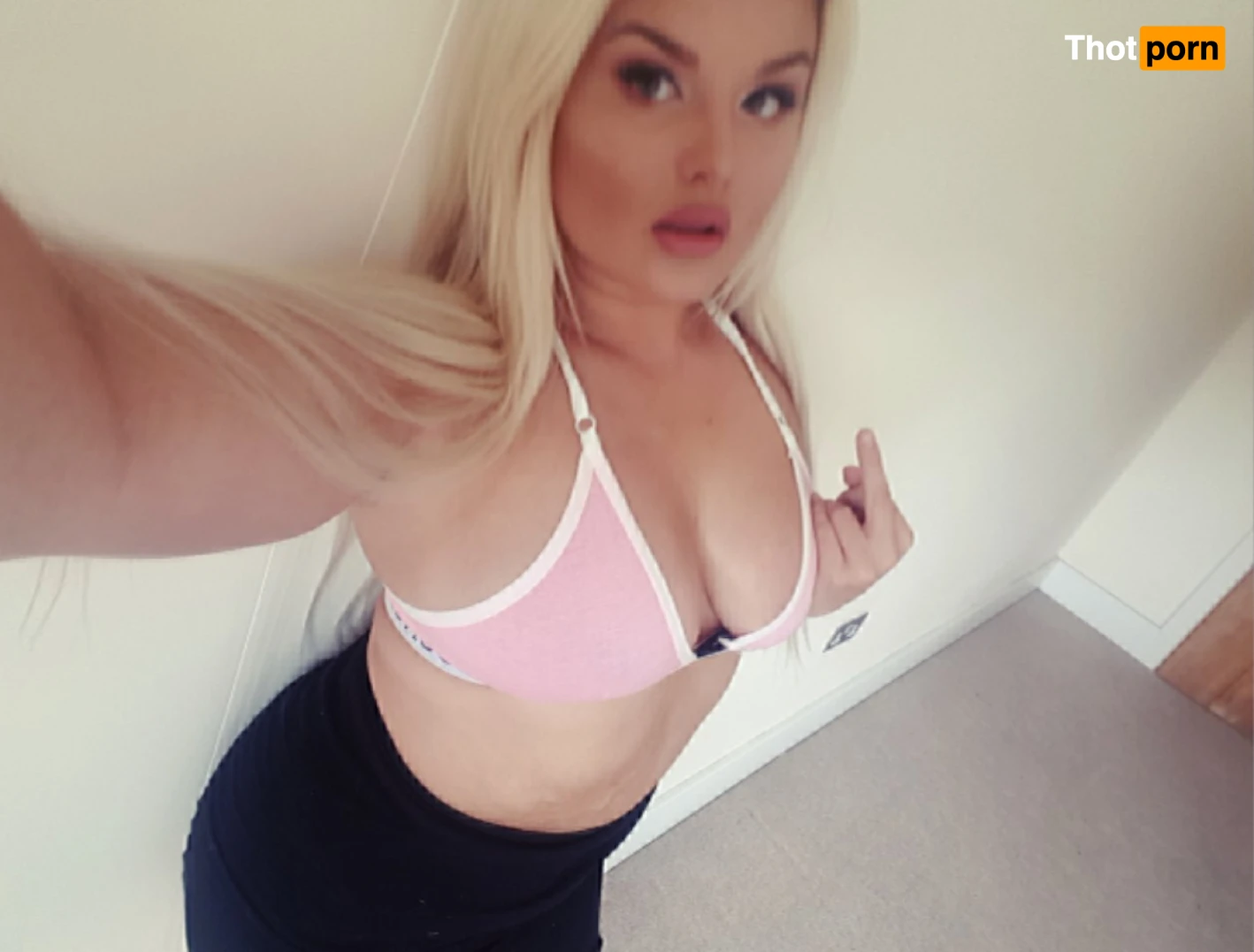 Mean Cashleigh 14592228