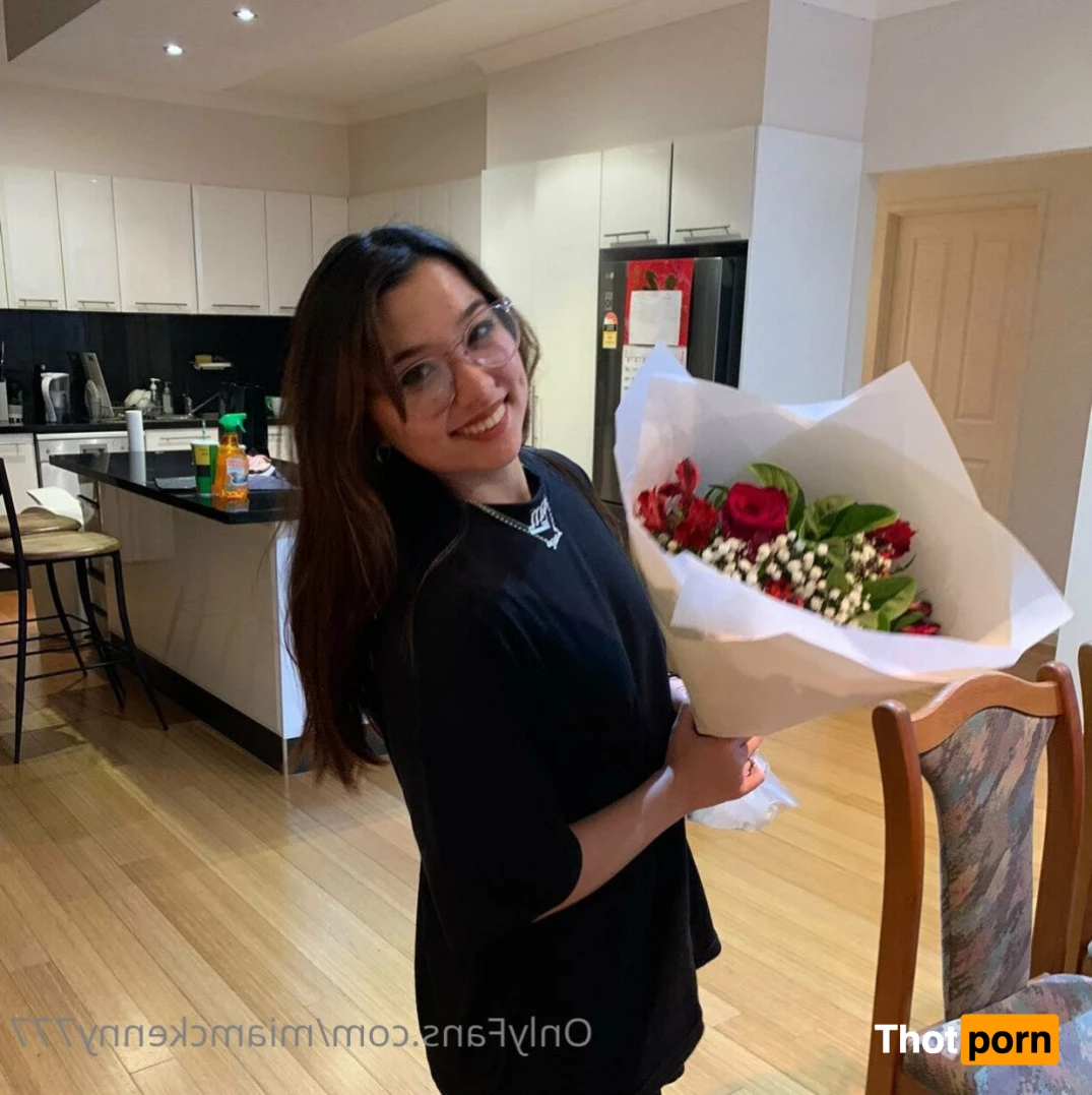 Mia McKenny 🐱 2981851