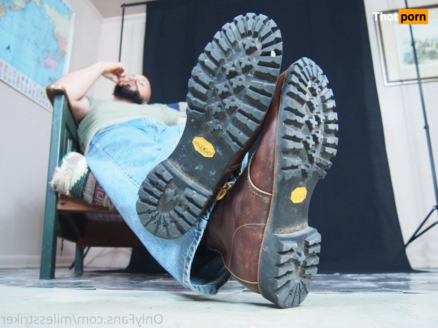 Miles Striker 2925993