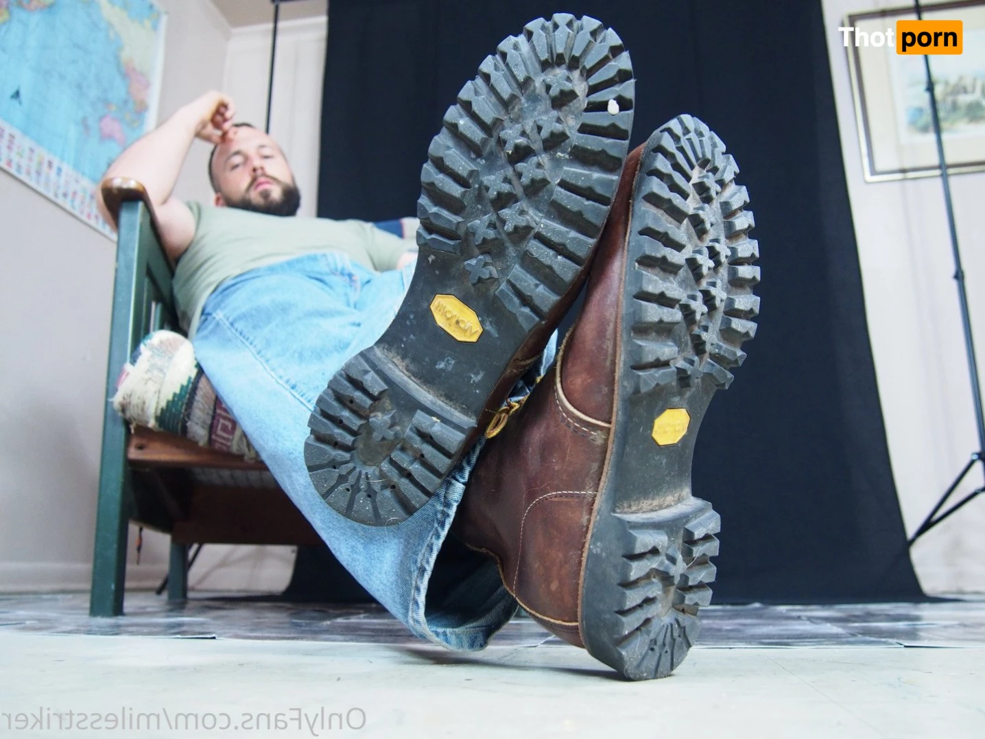 Miles Striker 2926298