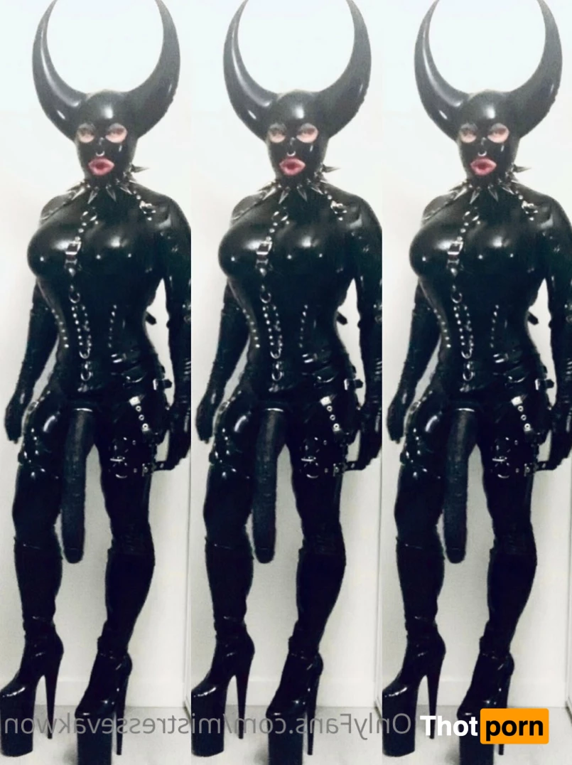 Mistress Yumi 9469724