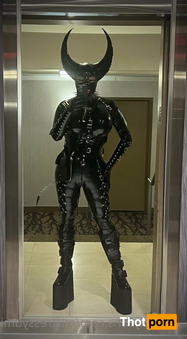 Mistress Yumi 9469782