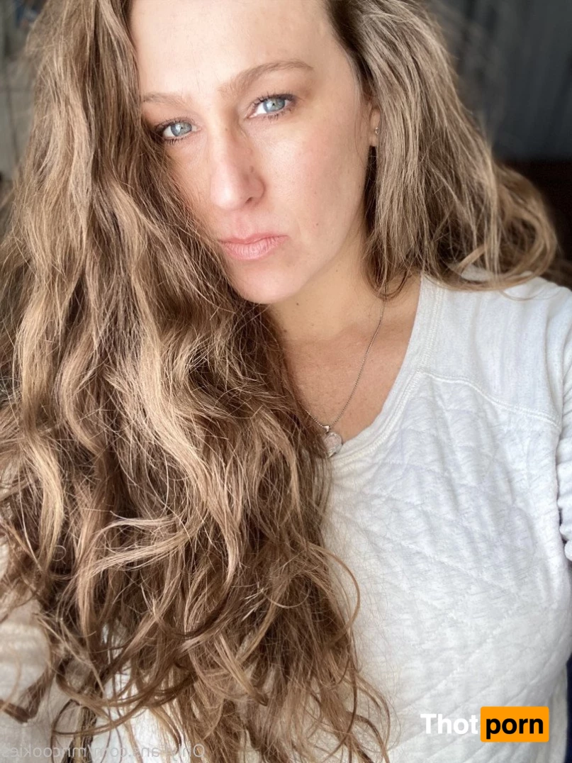 M. I. L. F. N COOKIES 2996176