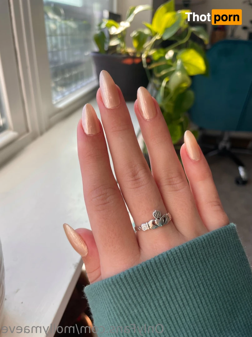 Molly Maeve 14248228