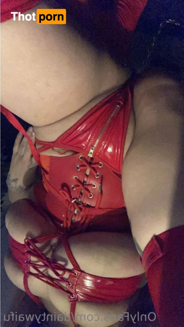 Daintywaifu 15367943