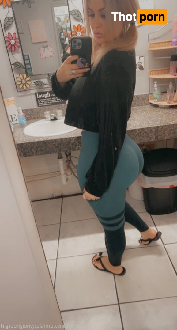 The girl next door 2869205