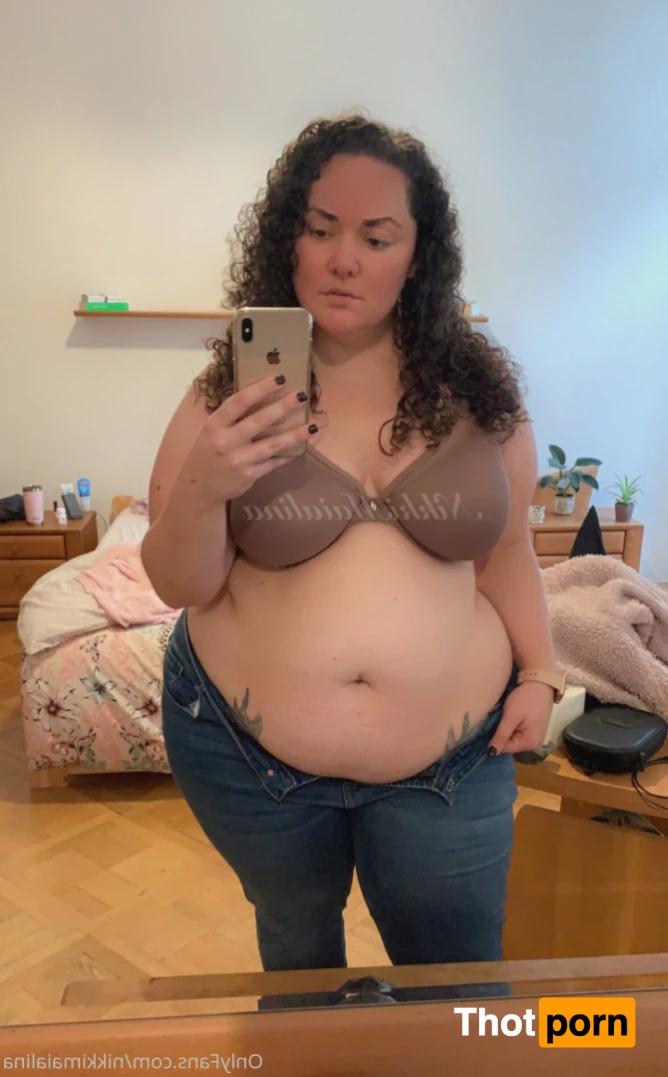 Nikki Maialina 13696584