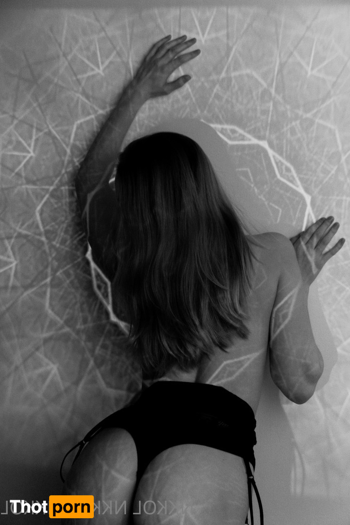 Nikki Mills 💜 16559900