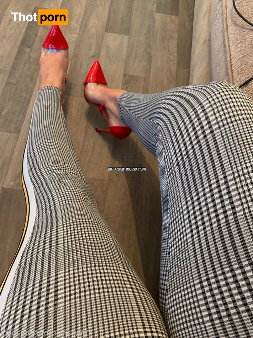 Mistress Sahara Noir Strapon/Cuckoldress 10259381