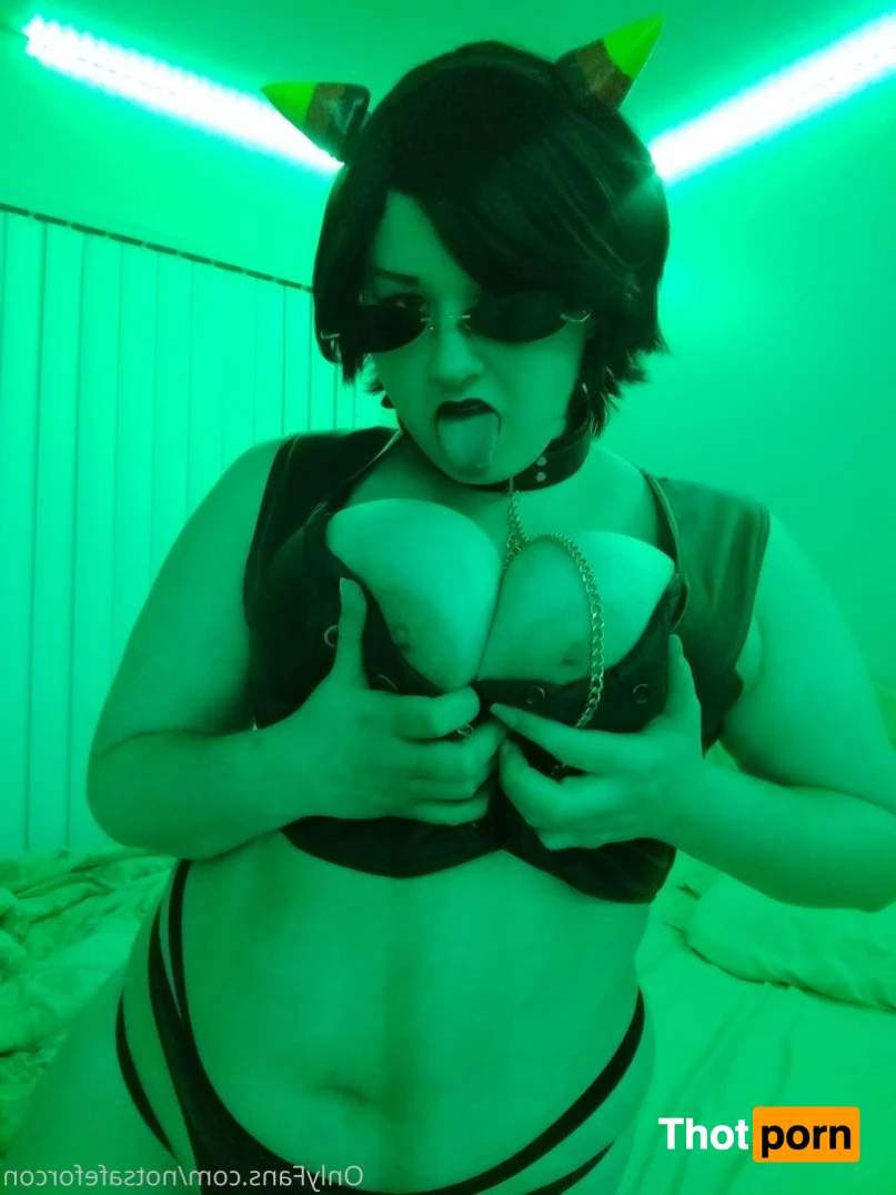 Notsafeforcon 2916578