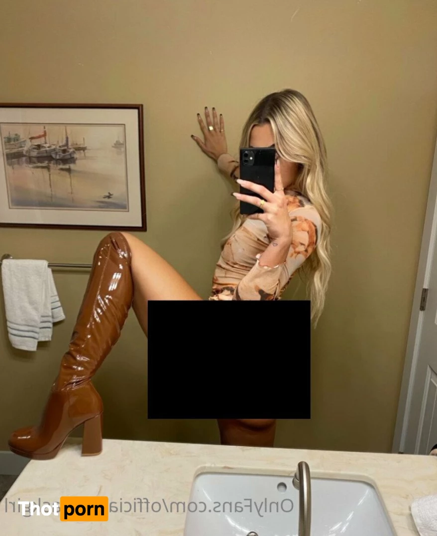 T H E  S K I  M A S K  G I R L 2906061