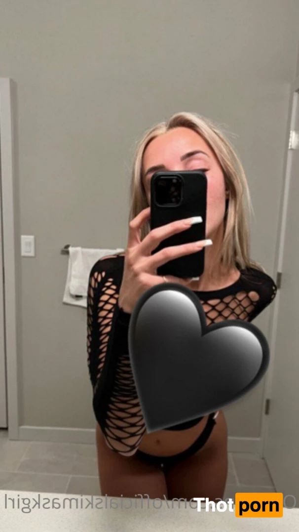 T H E  S K I  M A S K  G I R L 2906176