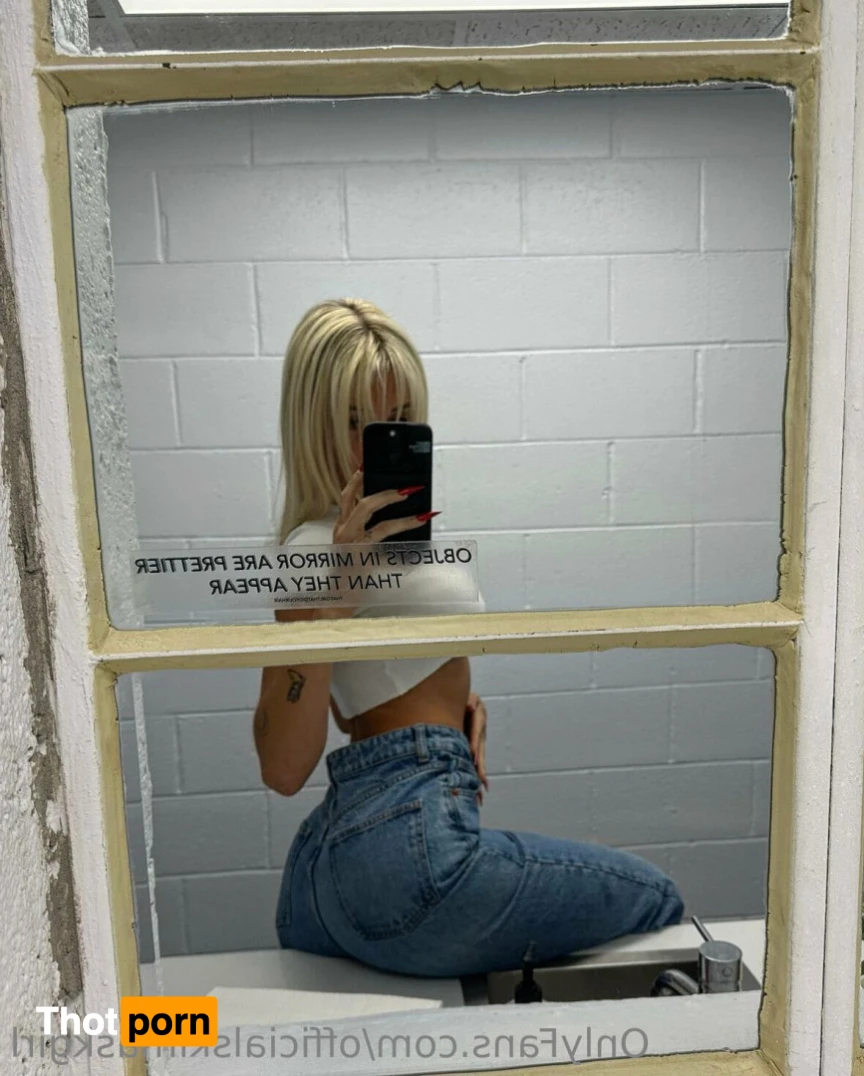 T H E  S K I  M A S K  G I R L 10906765