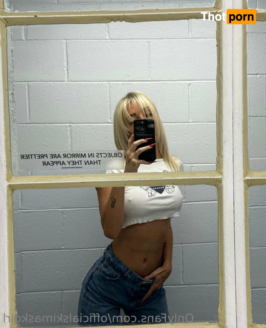 T H E  S K I  M A S K  G I R L 13634055