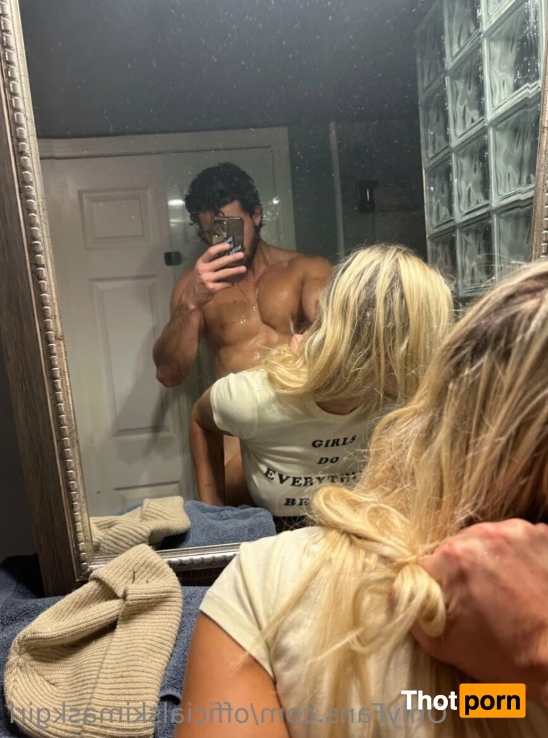 T H E  S K I  M A S K  G I R L 13634298