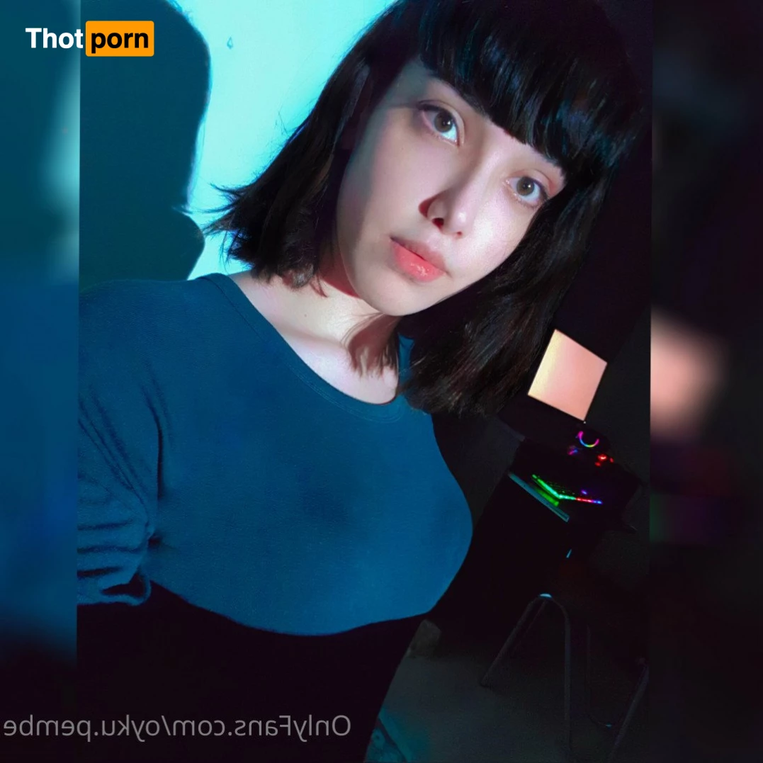 Öykü Pembe 2853782