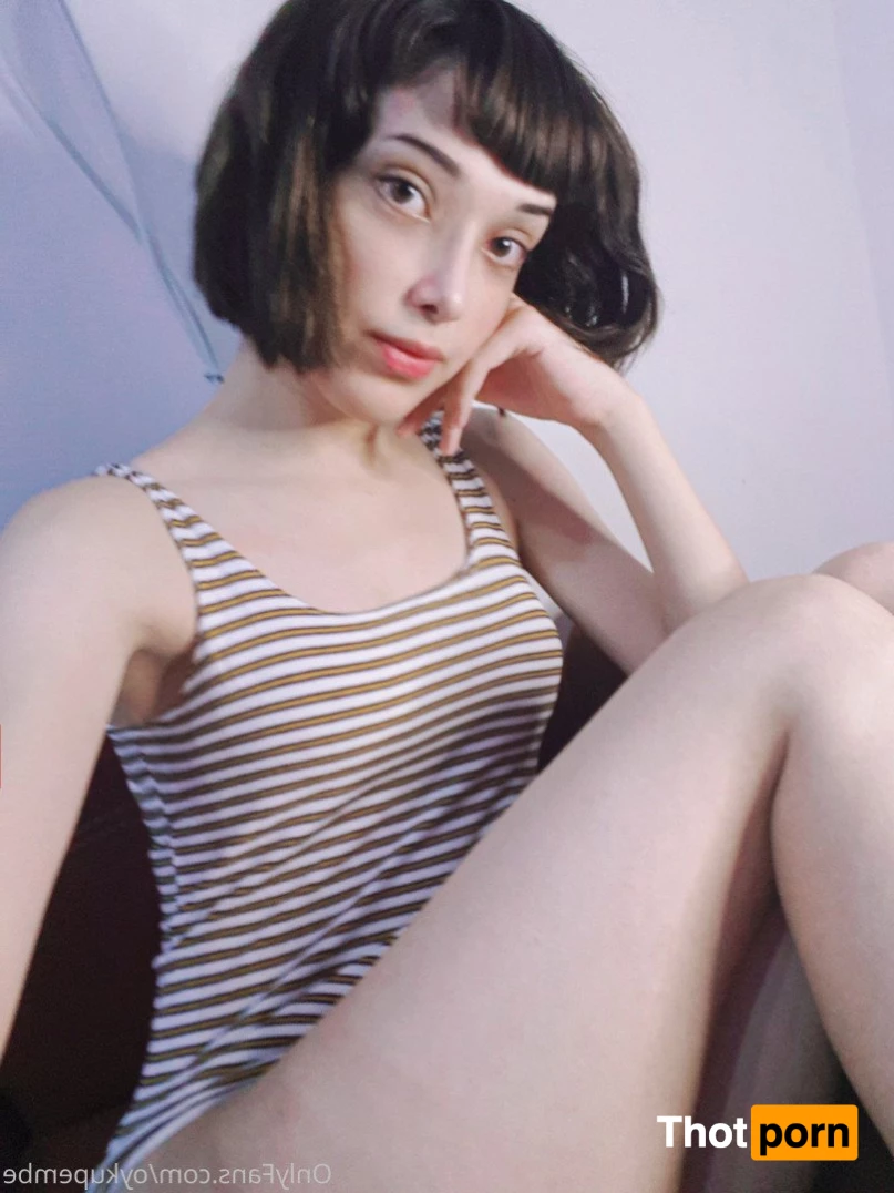 Öykü Pembe 2853882