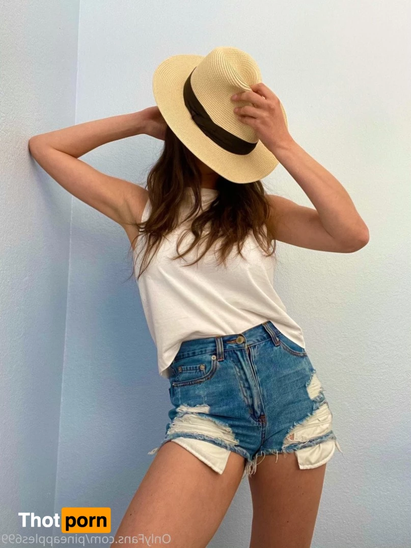 Pineapples699 2851750