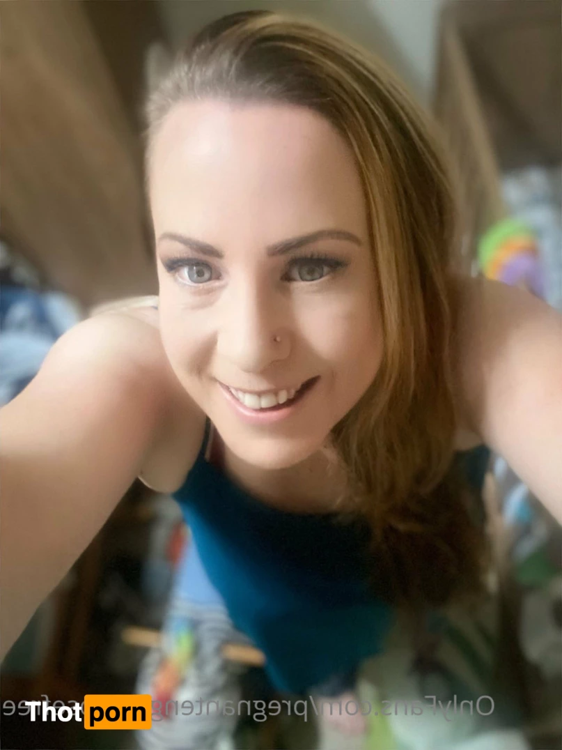 Pregnant English Rose 7744665