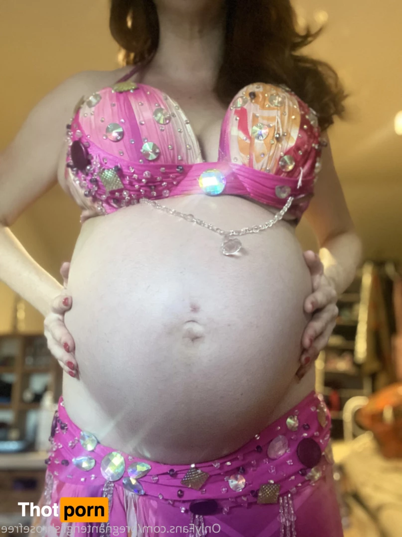 Pregnant English Rose 7744669