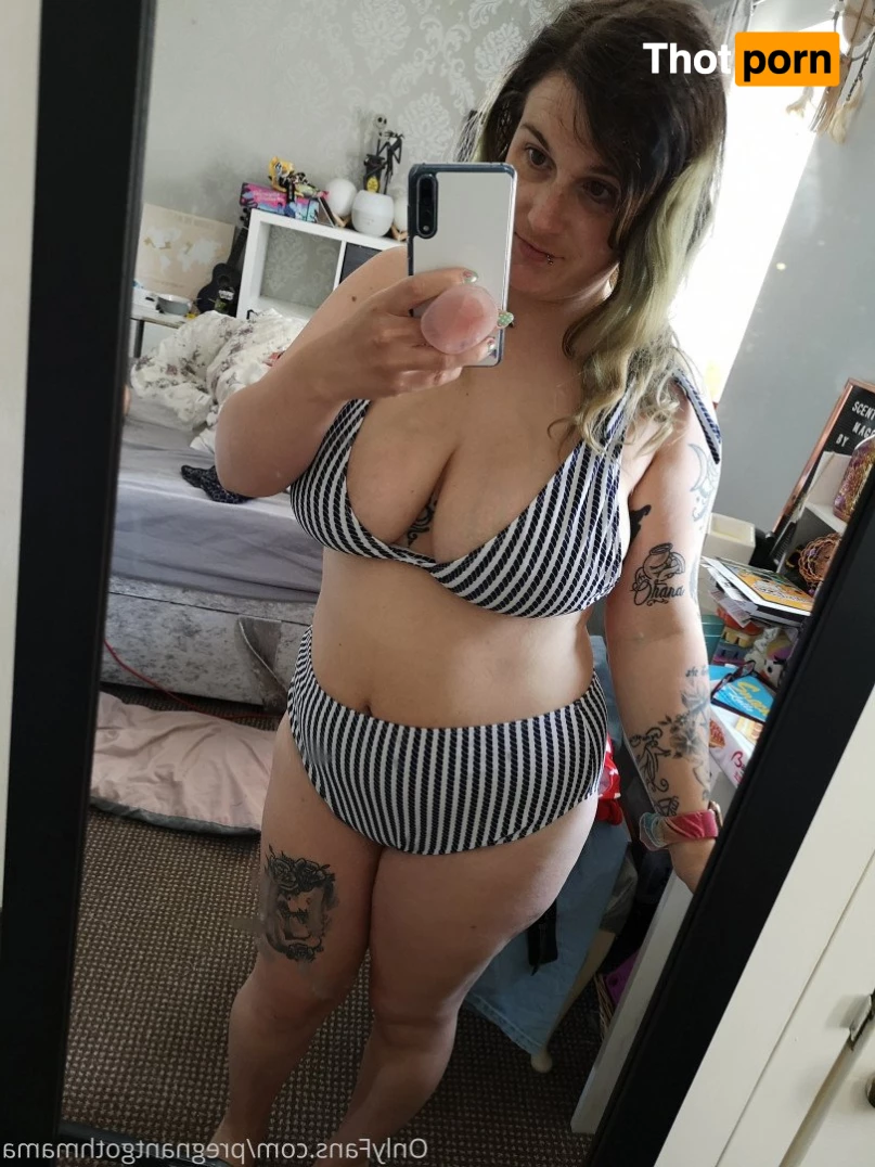 Pregnant Goth Mama 2777600