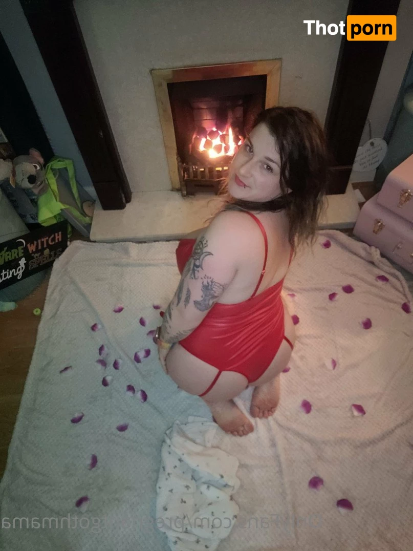 Pregnant Goth Mama 2777673