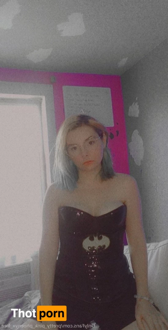 pink phoenyx 2881247