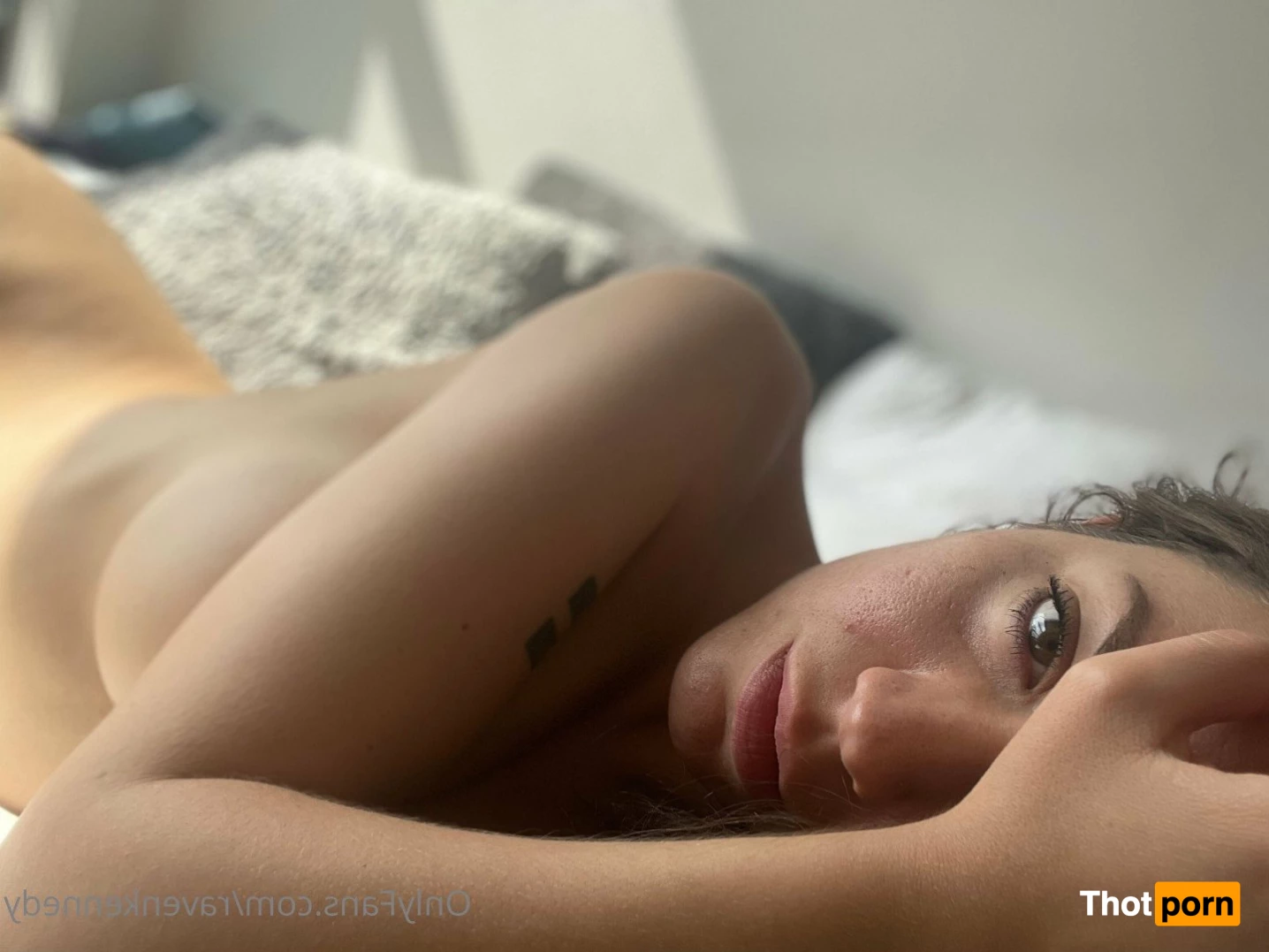 Raven Kennedy 2877038