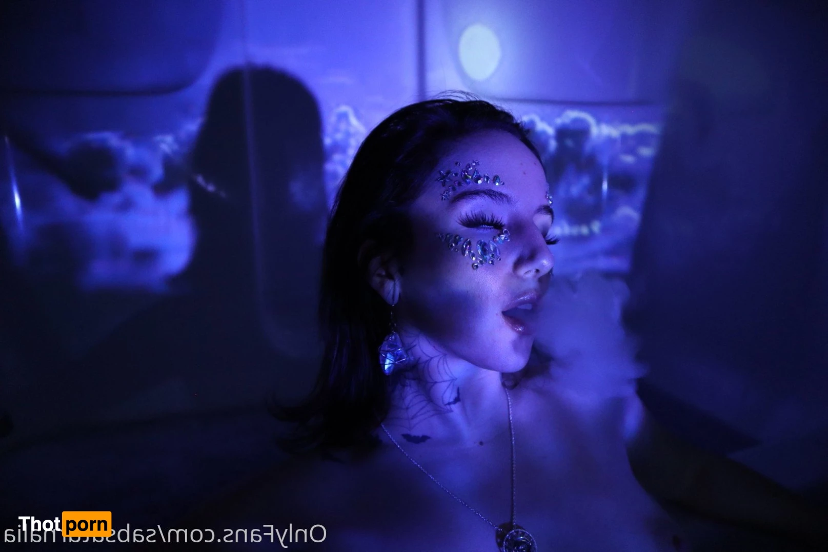 Becca 🛼🎨🎭🍄🩰🔮 2737464