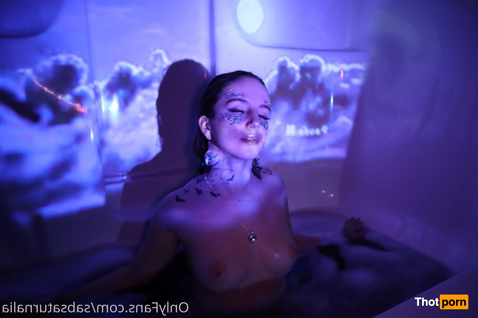 Becca 🛼🎨🎭🍄🩰🔮 2737533