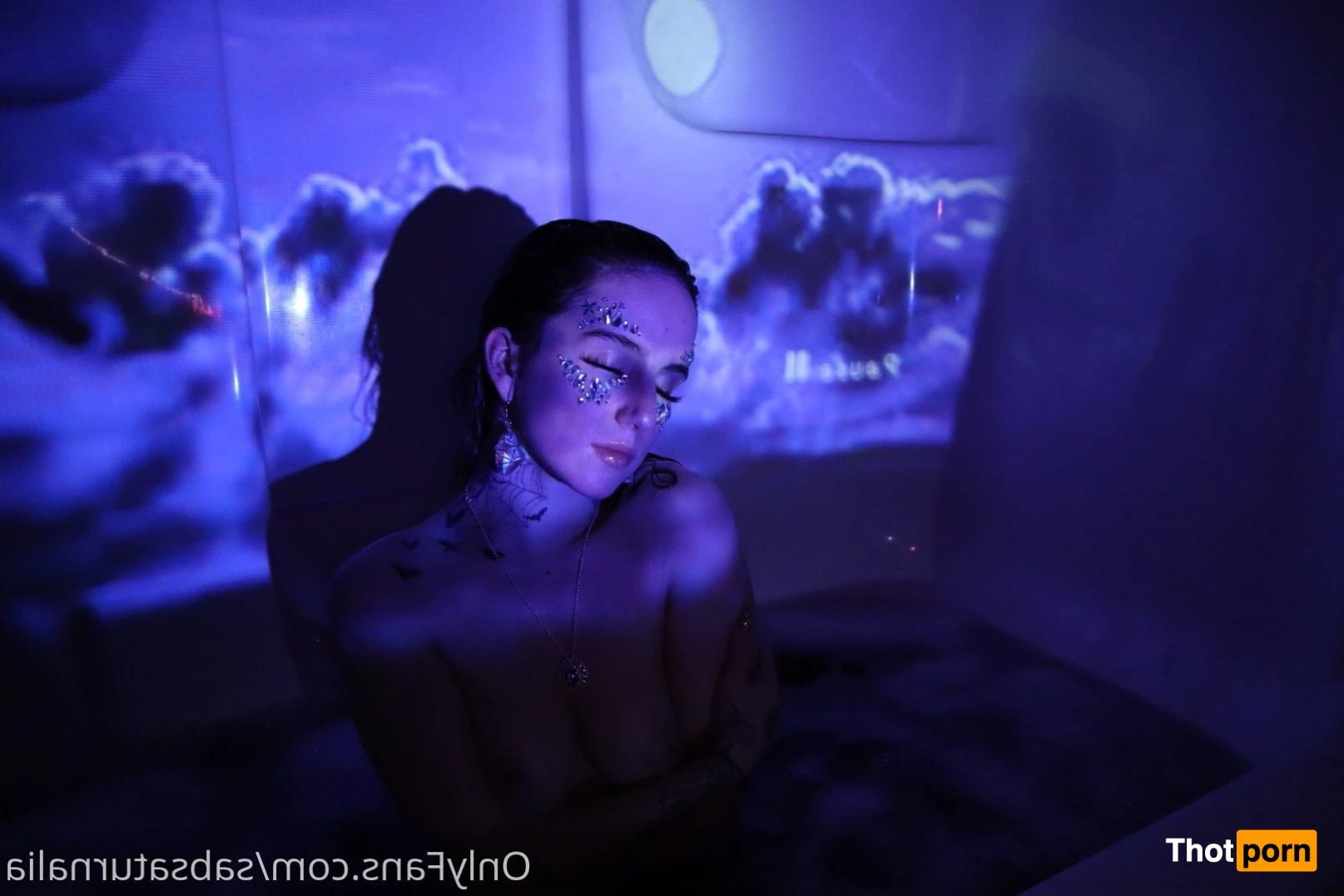 Becca 🛼🎨🎭🍄🩰🔮 2737672