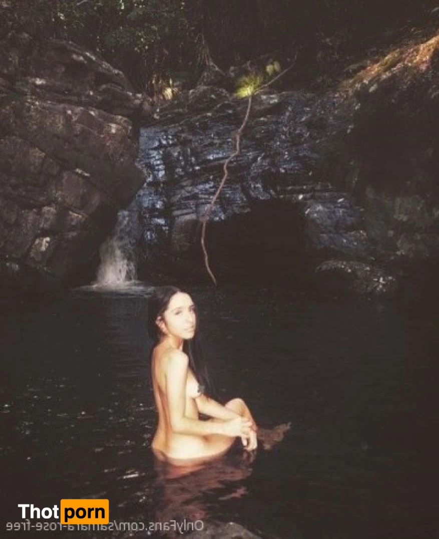 NAUGHTY BRUNETTE 5878083