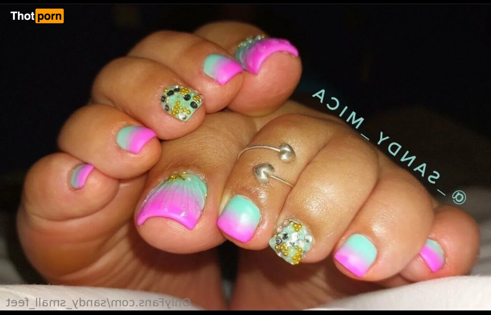 Sandy_small_feet 5687078