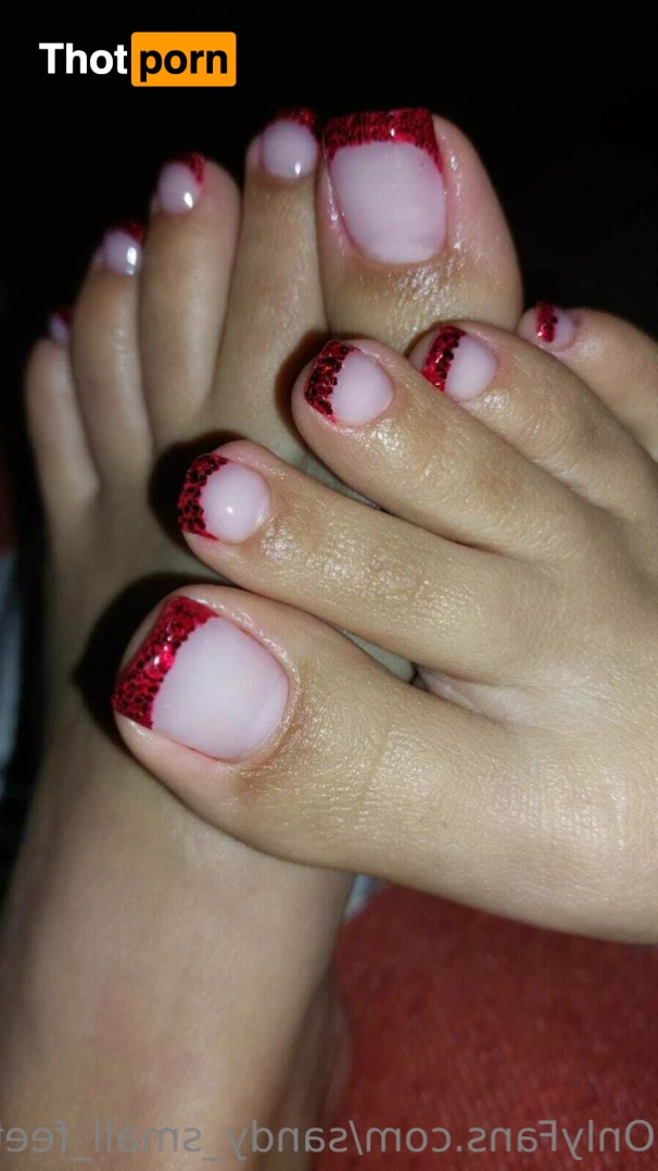 Sandy_small_feet 12603113