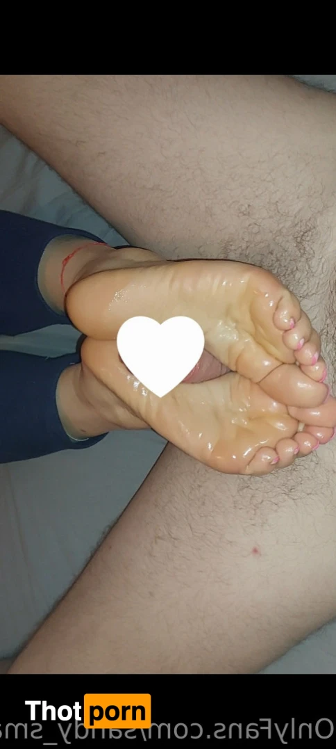 Sandy_small_feet 12603450