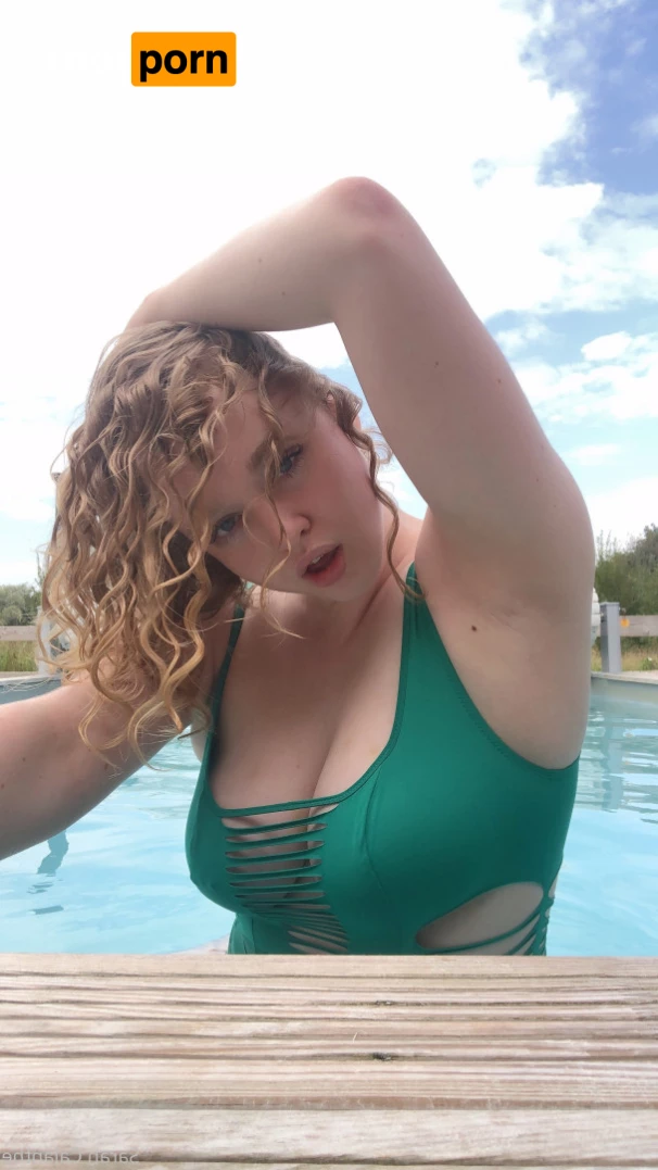 Sarah Calanthe Curvy Cock Tease 😈 5791308