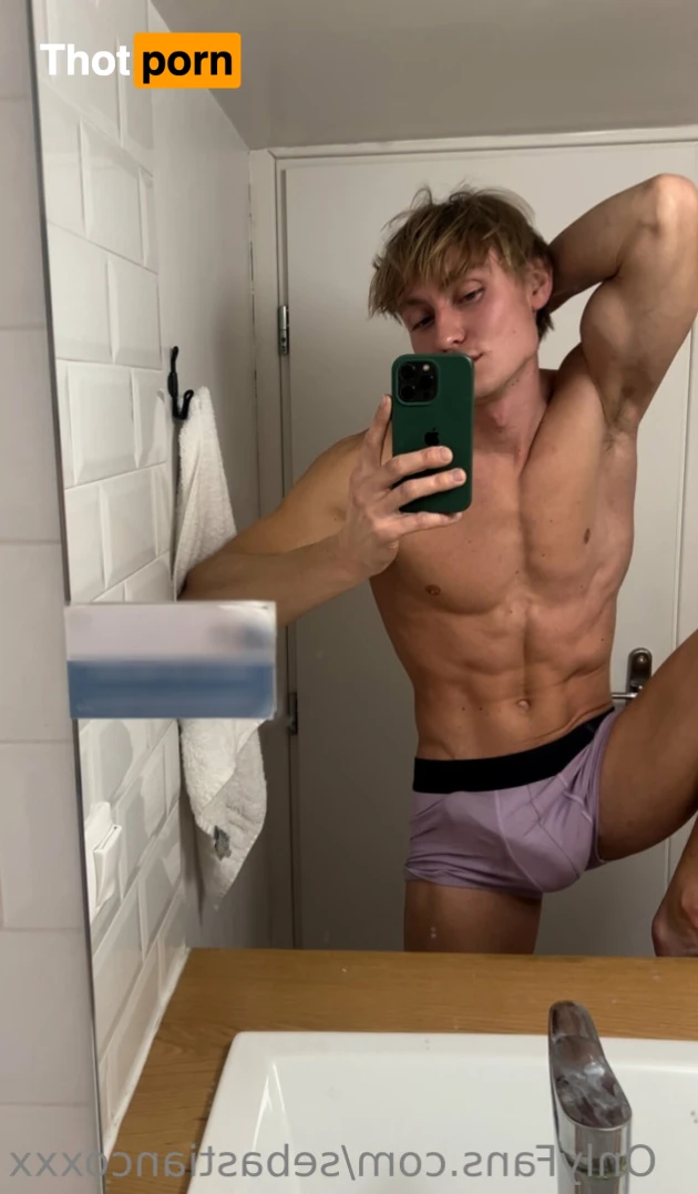 SebastianCoxxx 12438129